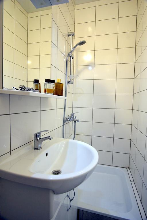 54A Tselinogradskaia Str At Alekseevka Underground Harkiv Dış mekan fotoğraf