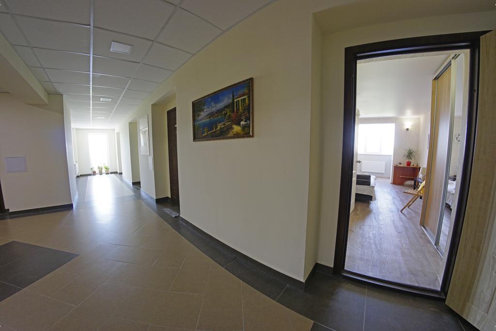 54A Tselinogradskaia Str At Alekseevka Underground Harkiv Dış mekan fotoğraf