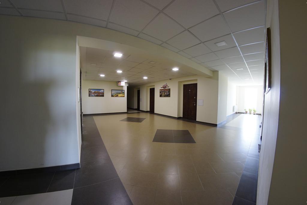 54A Tselinogradskaia Str At Alekseevka Underground Harkiv Dış mekan fotoğraf